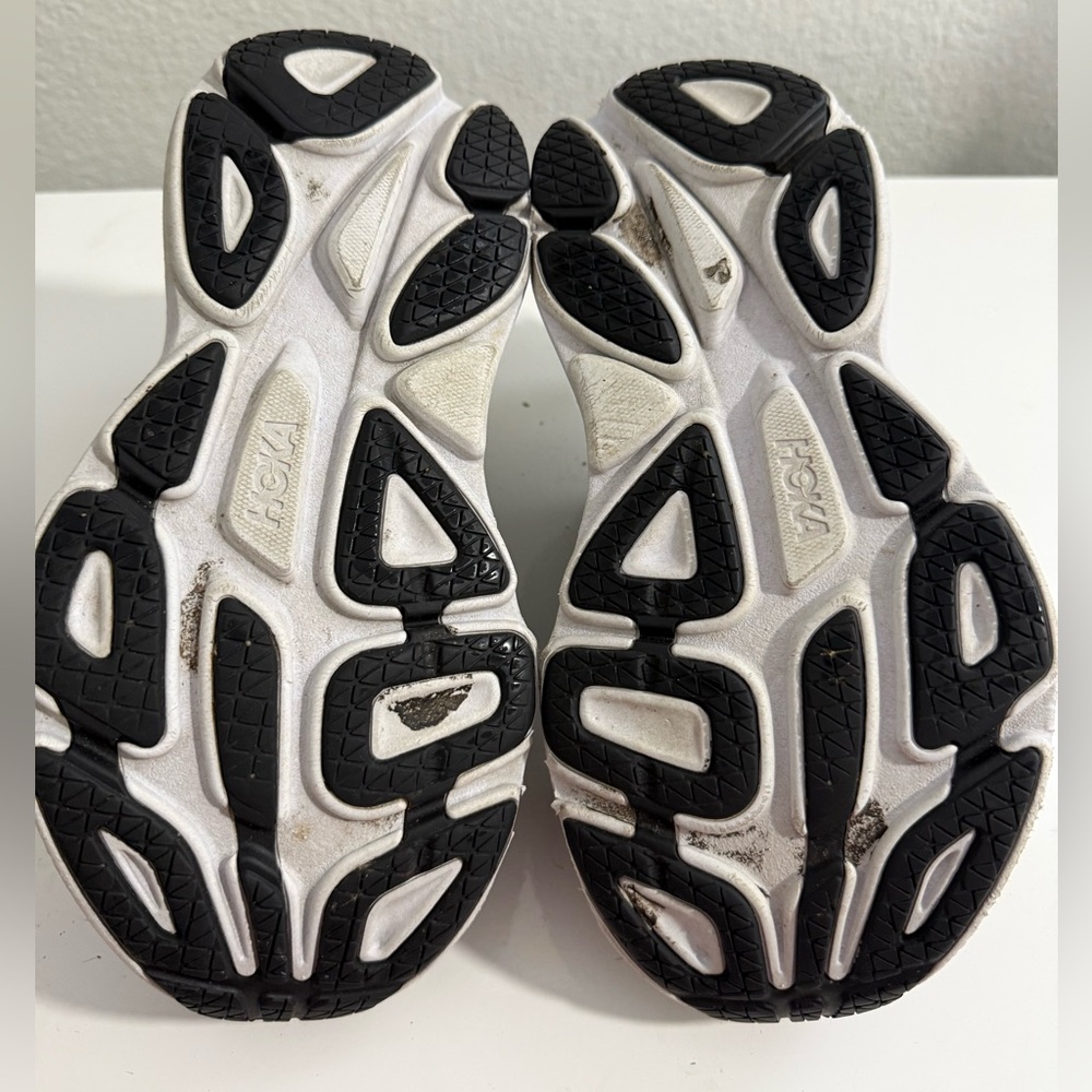 Hoka women size 5.5 bondi  8  Black and White Athletic Running Shoes - Picture 7 of 8